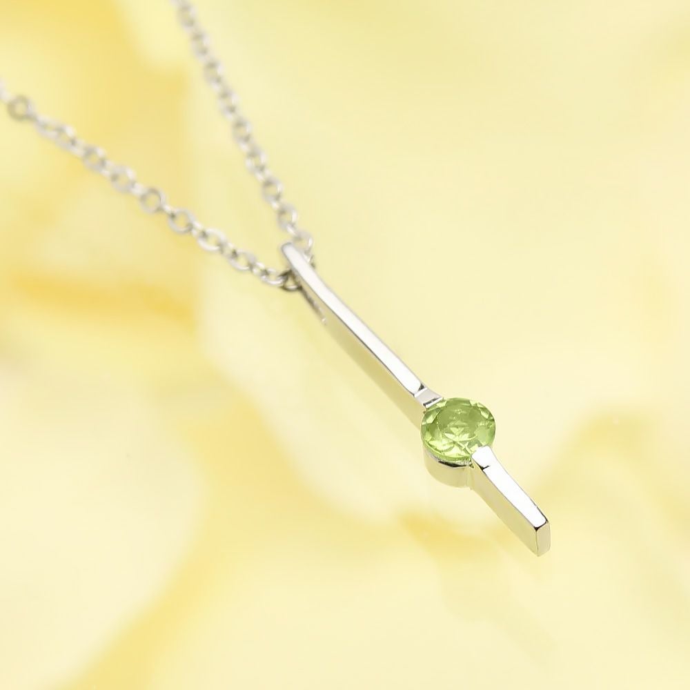 8月誕生石ペリドット★スクエアプレートネックレス