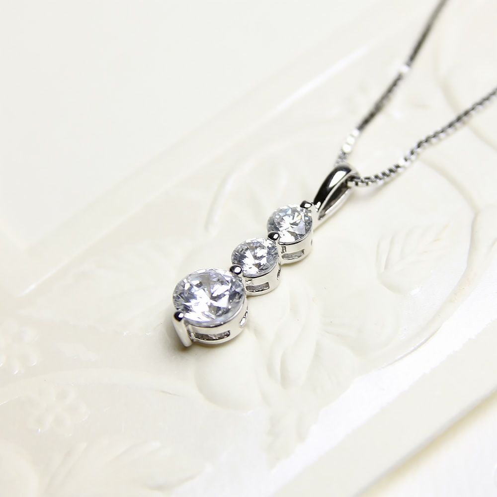 Czダイヤモンド トリロジーネックレス