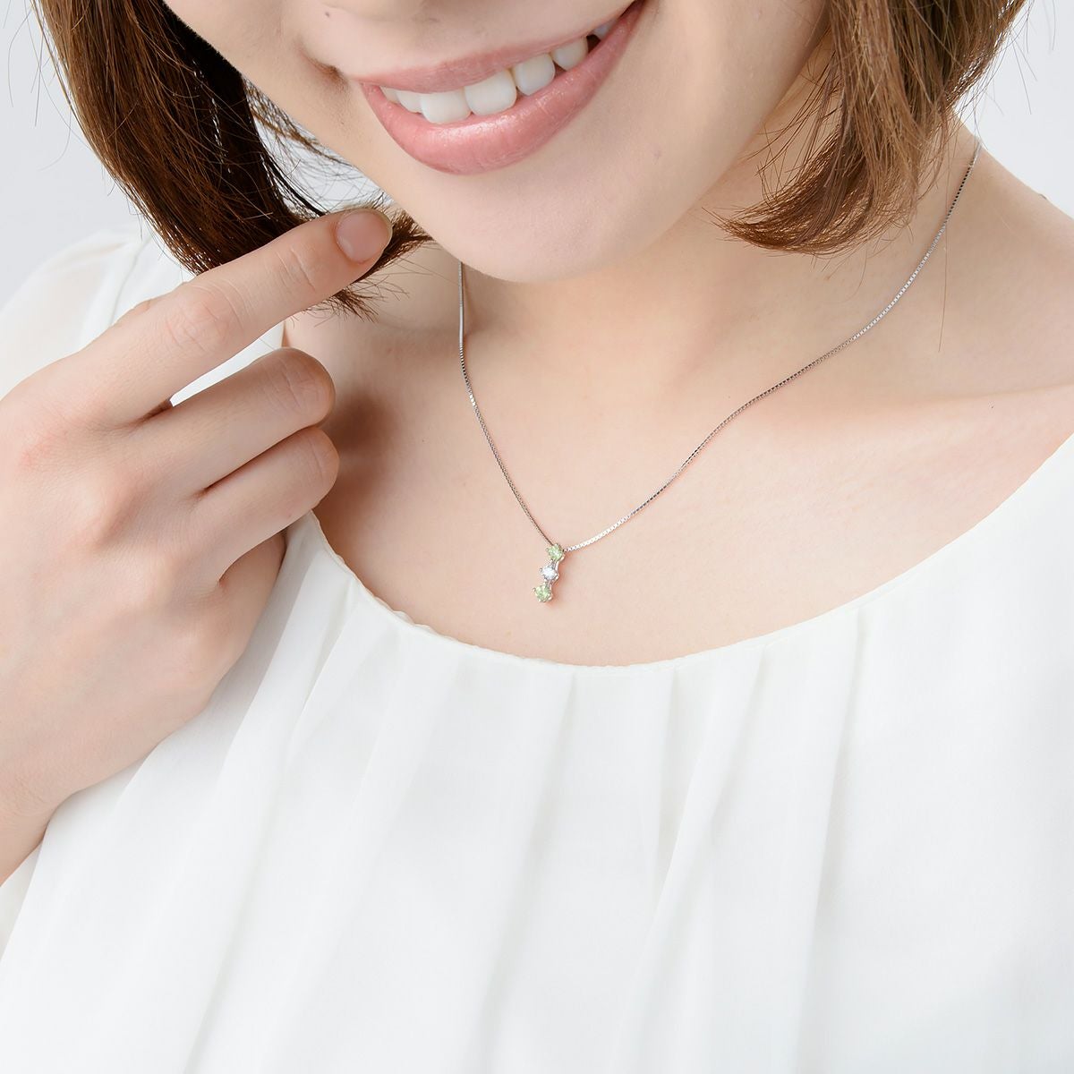 8月誕生石ペリドット★トリロジーネックレス